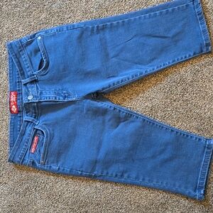 Womens Like New Capris Size 33 or a Size 6